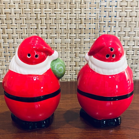 🎄🌟HP🌟VTG Set Ceramic Jolly Santa Salt & Pepper Shakers - Picture 4 of 8